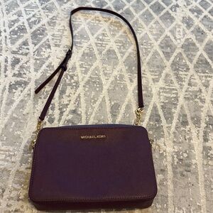 Michael Kors Jet Set Crossbody in Purple